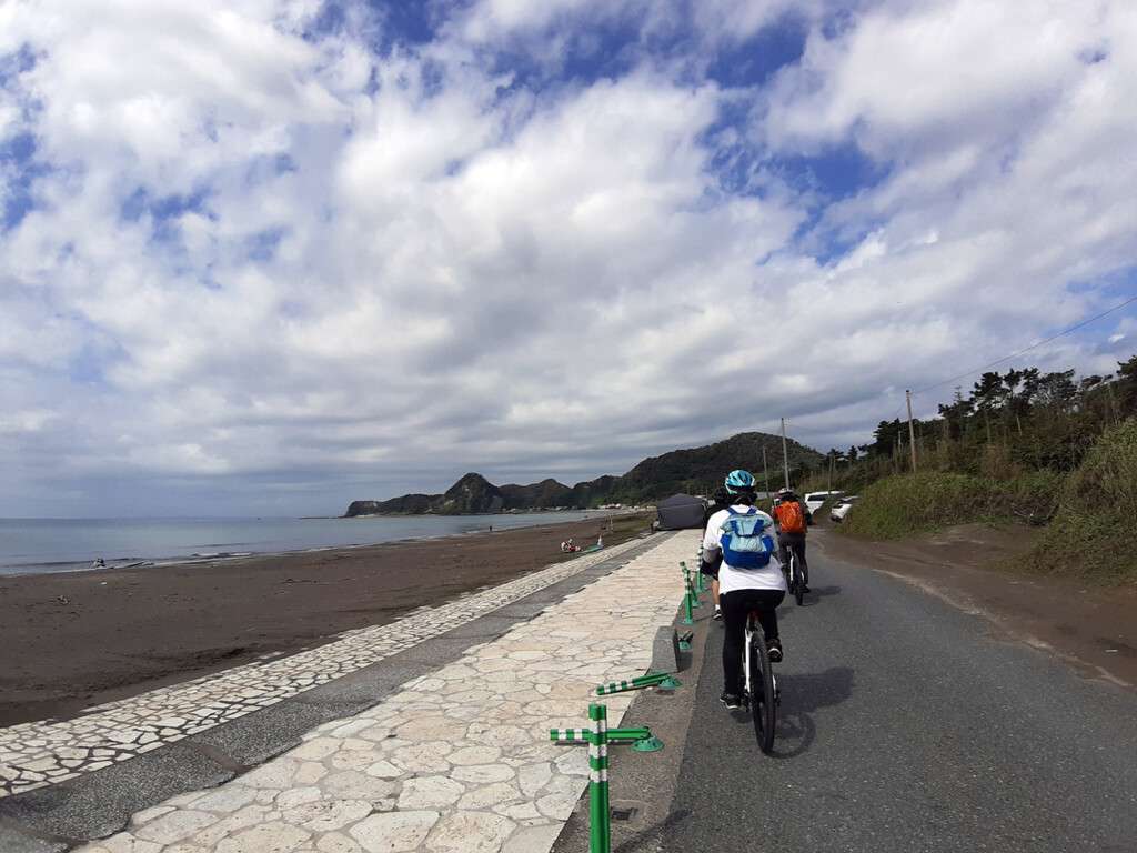 海辺をサイクリング